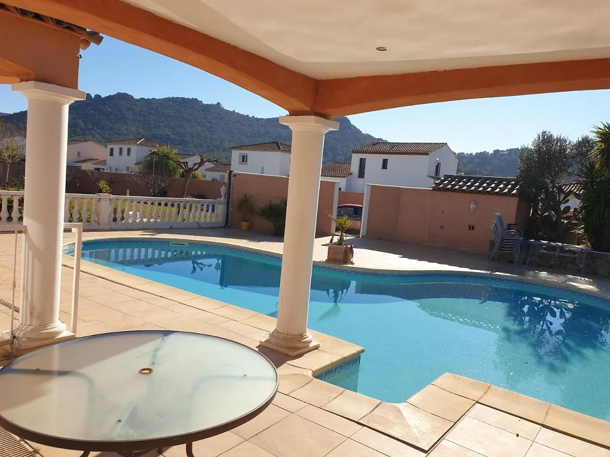 Villa Notre Dame Plain Pied Avec Piscine Privee 8 Personnes La Crau 0*,  France